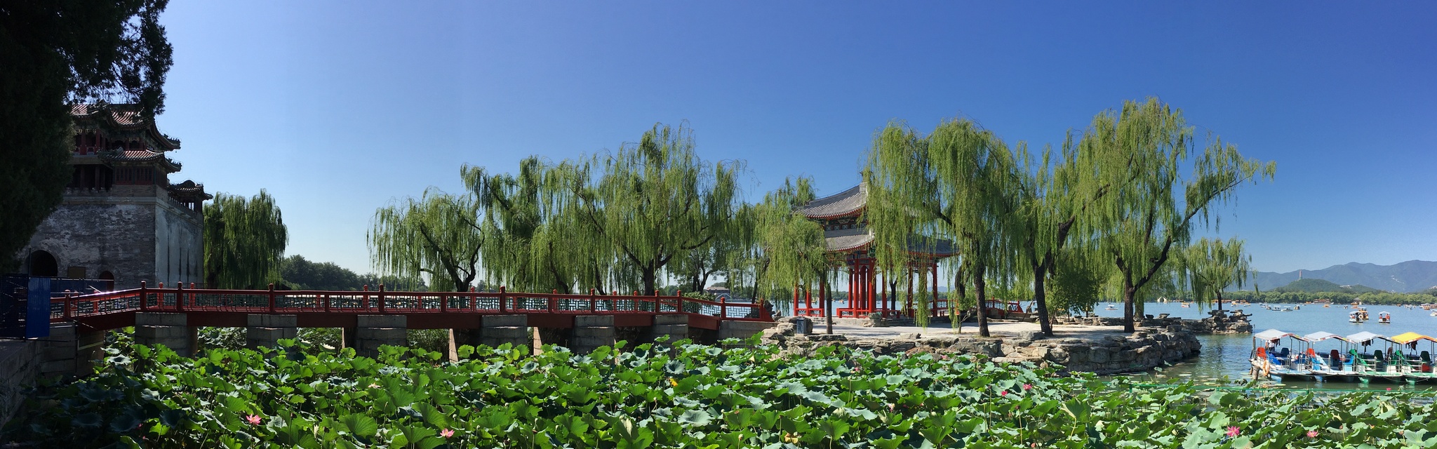 Kunming Lake, Summer Palace, Beijing (2019) by Antonio Bueno